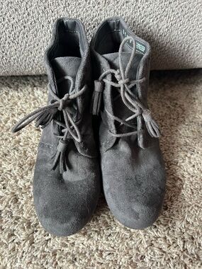 Dr. Scholl's Gray Suede Lace-Up Ankle Booties